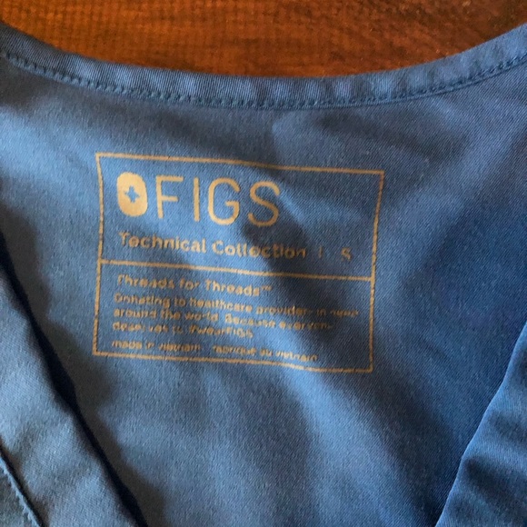 Figs 3 pocket royal blue scrub top size Small - Picture 2 of 2